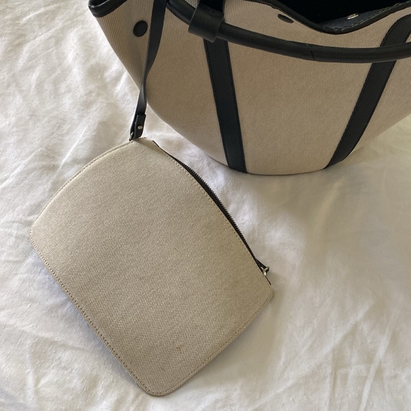 Vasic two in one bucket bag- white and black - Picture 6 of 10